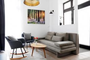 NIEB l Rockchair Apartments l Cozy Family & Business Flair in City Center next to 